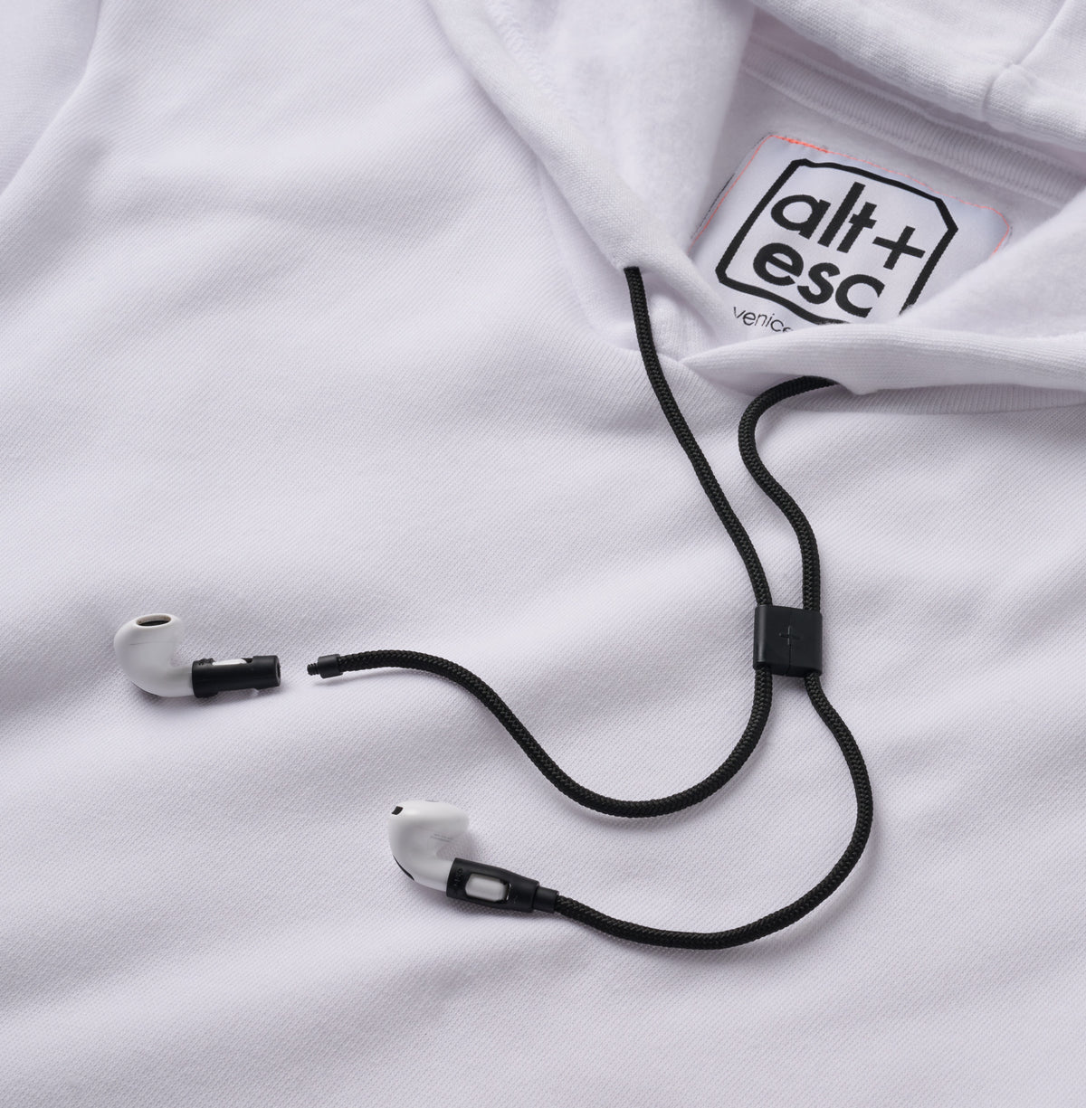 [wear] AirPods® hoodie - white